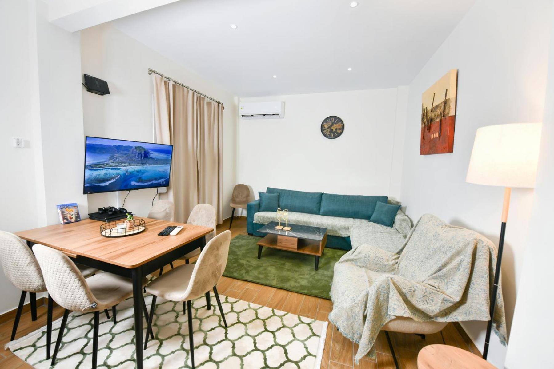 Ruby's Platamonas, Panel Hospitality Homes & *